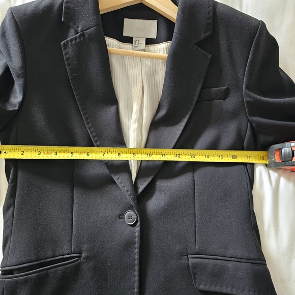 H & M Black Blazer - Picture 6 of 6